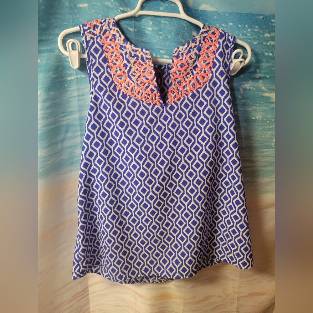 Market & Spruce Blue & White with Coral Embroidered Sleeveless Blouse Size Small